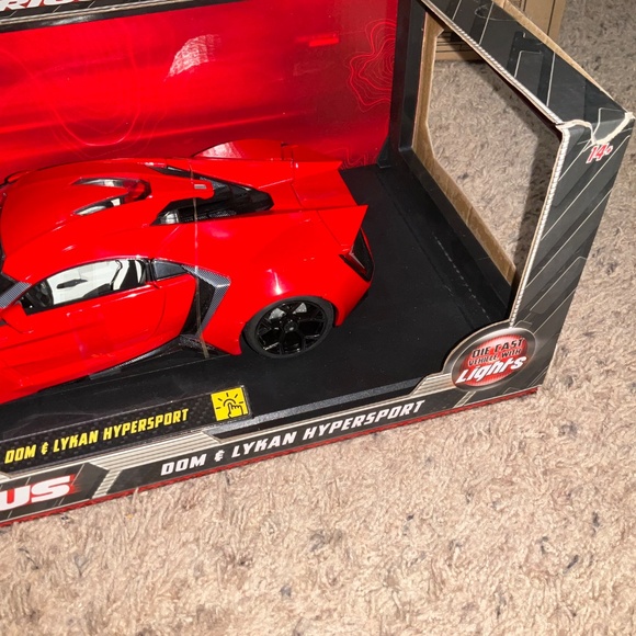 Fast & Furious 1:18 Scale Lykan Hypersport Die-cast Vehicle with Dom Figure - Picture 8 of 17